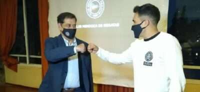 El presidente del Club Mendoza de Regatas distinguió a Gastón Alto, quien logró clasificar para los Juegos Olímpicos Tokio 2020-21