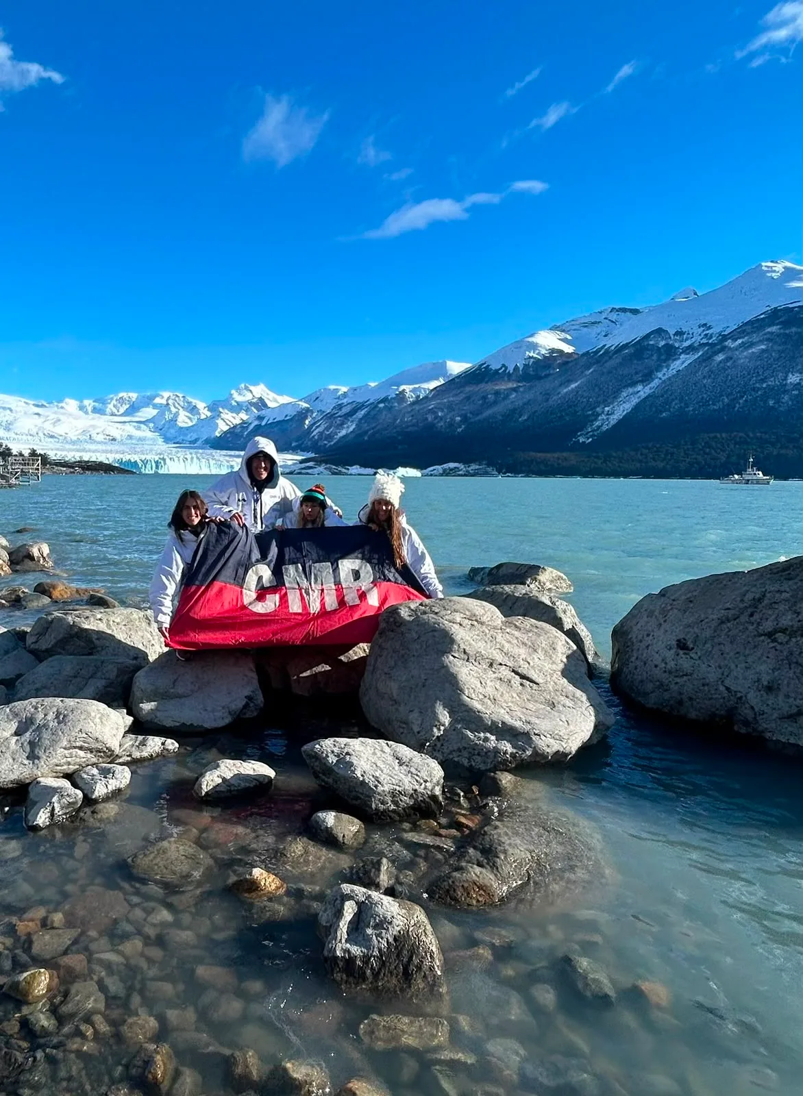 De Potrerillos al Glaciar Perito Moreno: Nadadores de Montaña llevó a Regatas a la Winter Swimming World Cup